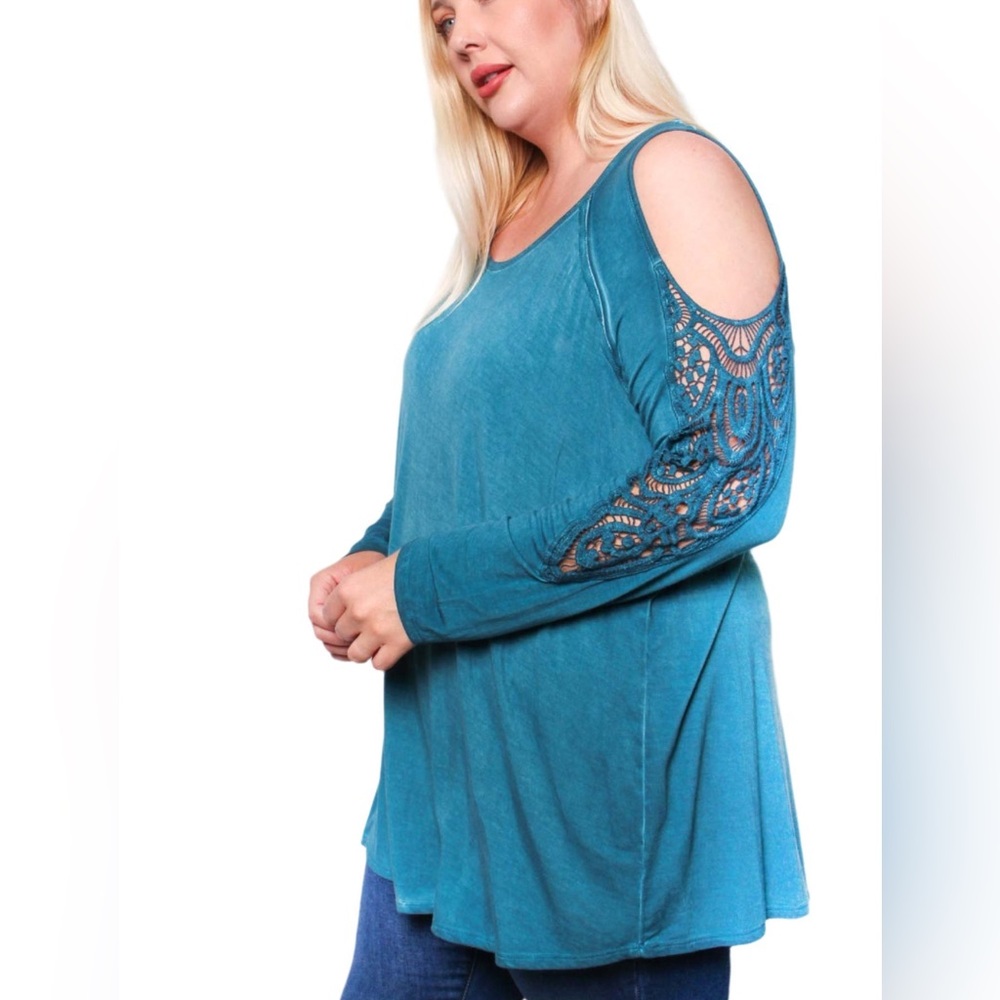 Love, Fire Teal Cold Shoulder Lace Sleeve Top, Size 1X
